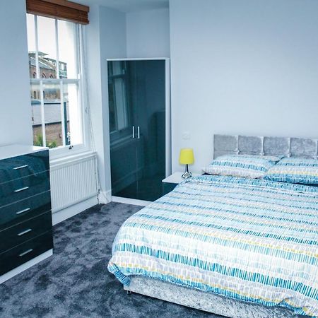 Camden Guest House Double Bedroom With Super Large King Bed Londra Esterno foto