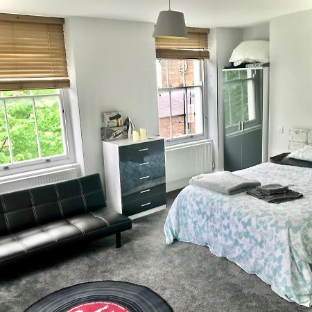 Camden Guest House Double Bedroom With Super Large King Bed Londra Esterno foto