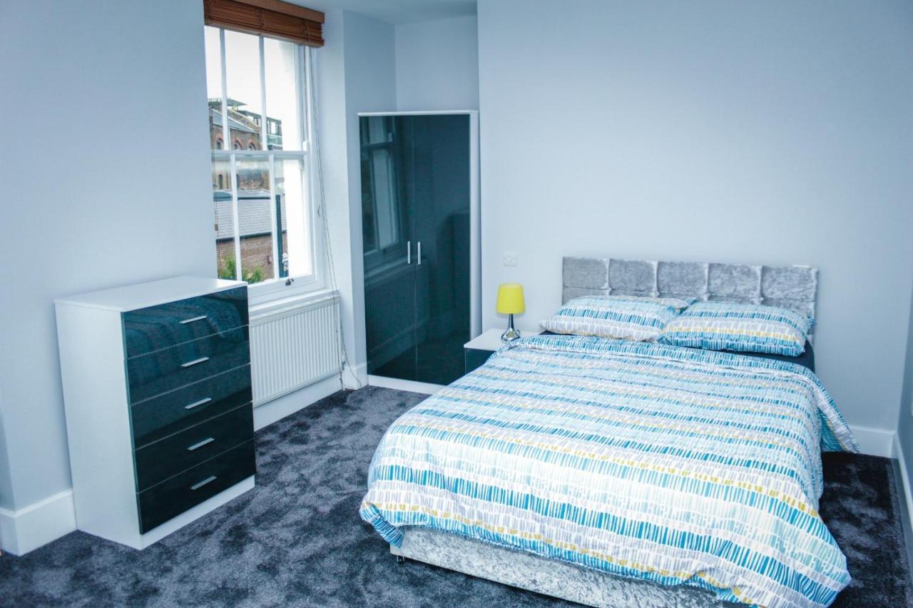 Camden Guest House Double Bedroom With Super Large King Bed Londra Esterno foto
