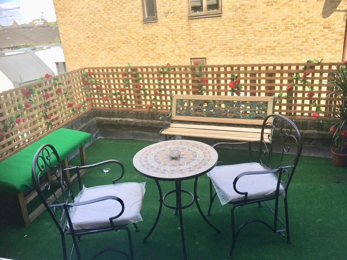 Camden Guest House Double Bedroom With Super Large King Bed Londra Esterno foto