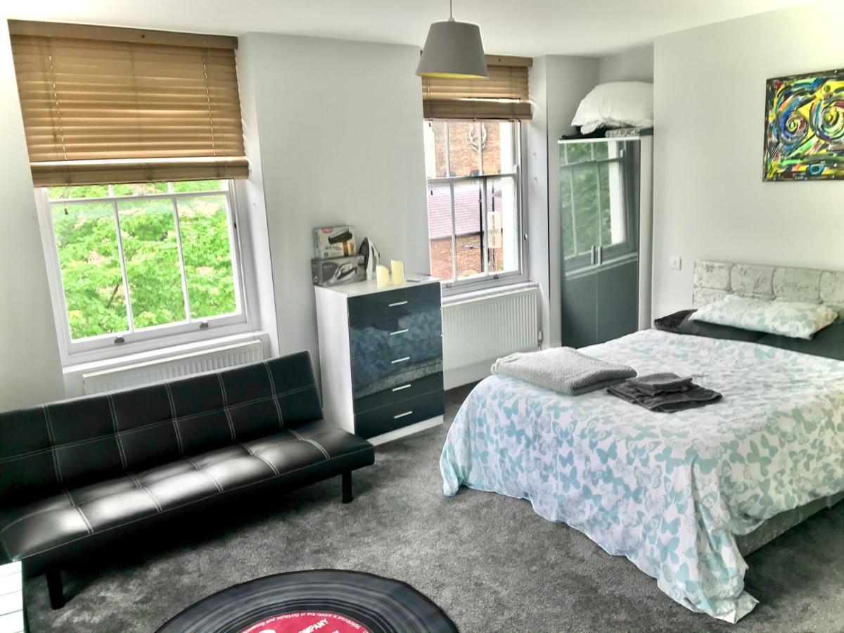 Camden Guest House Double Bedroom With Super Large King Bed Londra Esterno foto