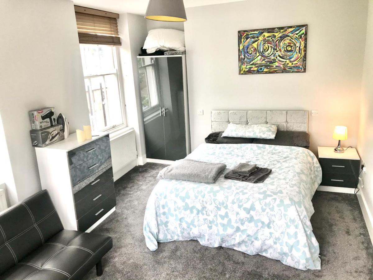 Camden Guest House Double Bedroom With Super Large King Bed Londra Esterno foto