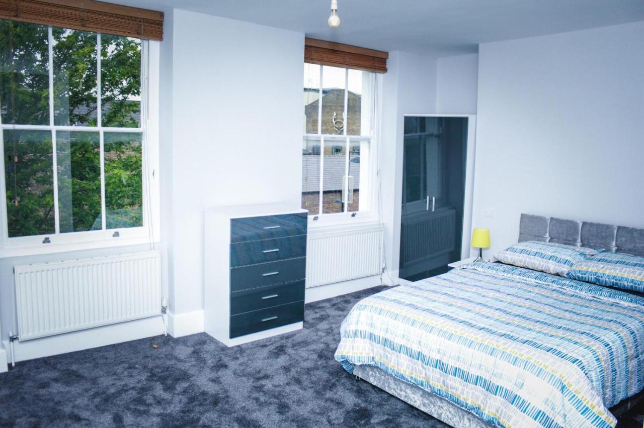 Camden Guest House Double Bedroom With Super Large King Bed Londra Esterno foto