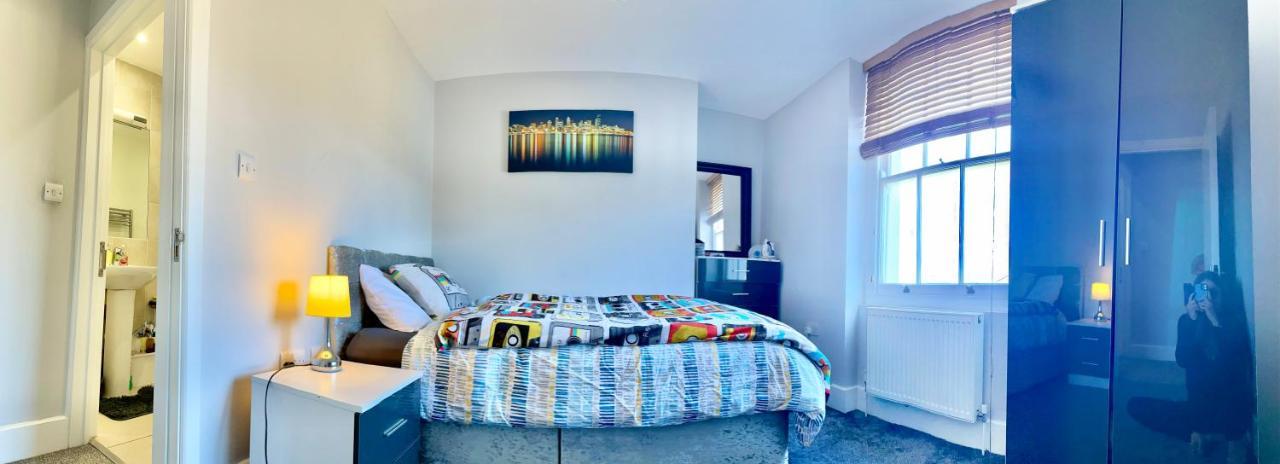 Camden Guest House Double Bedroom With Super Large King Bed Londra Esterno foto
